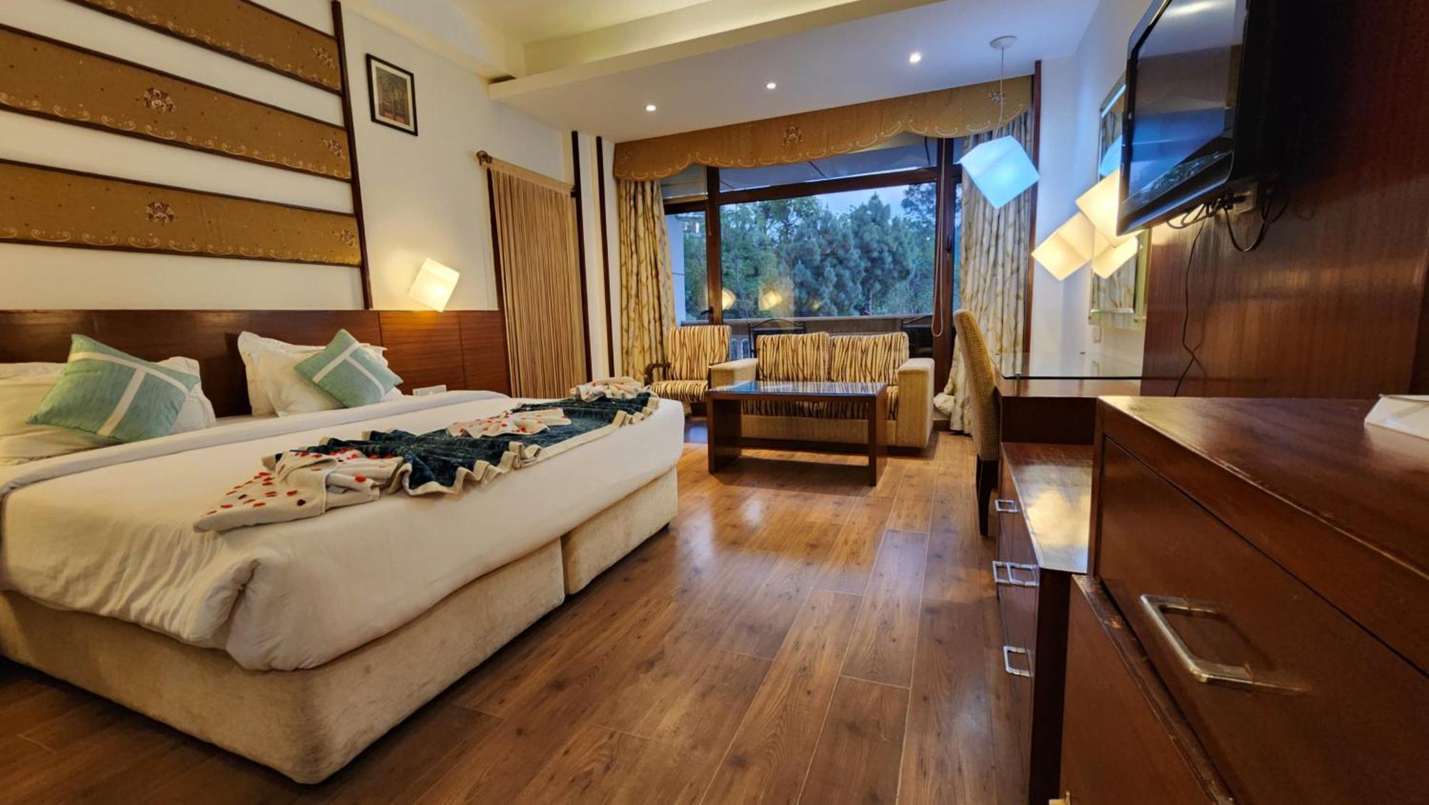 Hotel Royal Ark - Kasauli Bagian luar foto