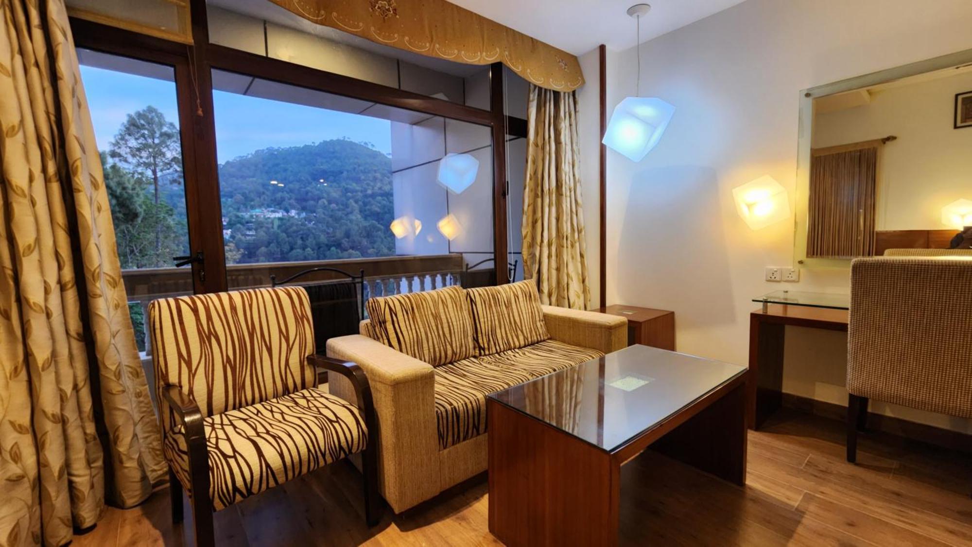 Hotel Royal Ark - Kasauli Bagian luar foto