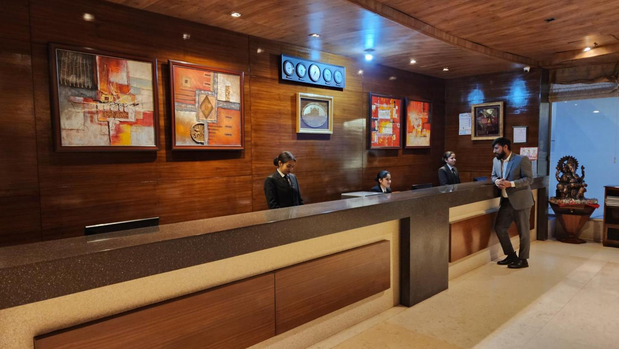 Hotel Royal Ark - Kasauli Bagian luar foto