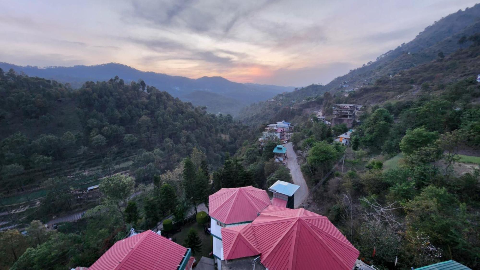 Hotel Royal Ark - Kasauli Bagian luar foto