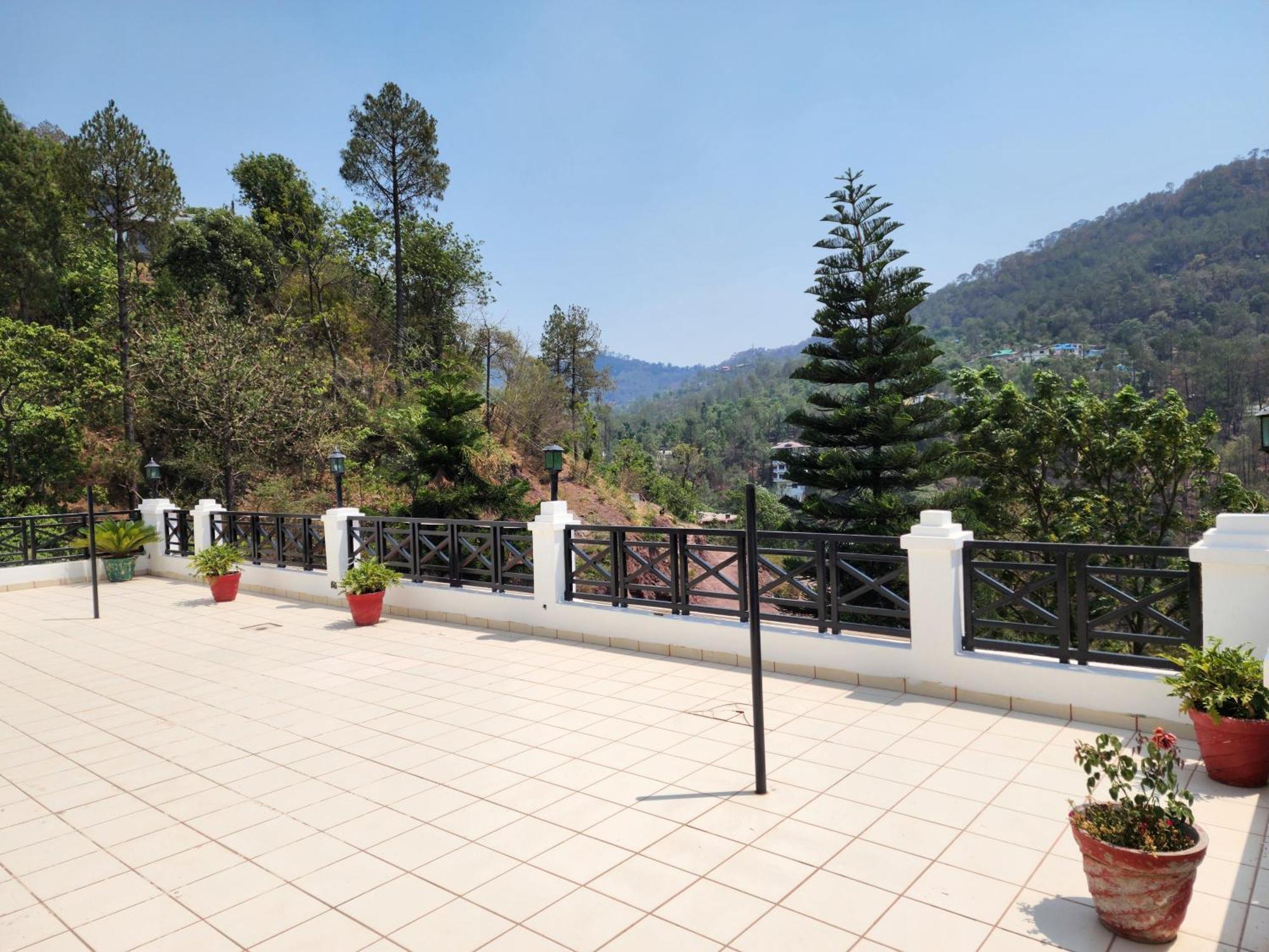 Hotel Royal Ark - Kasauli Bagian luar foto