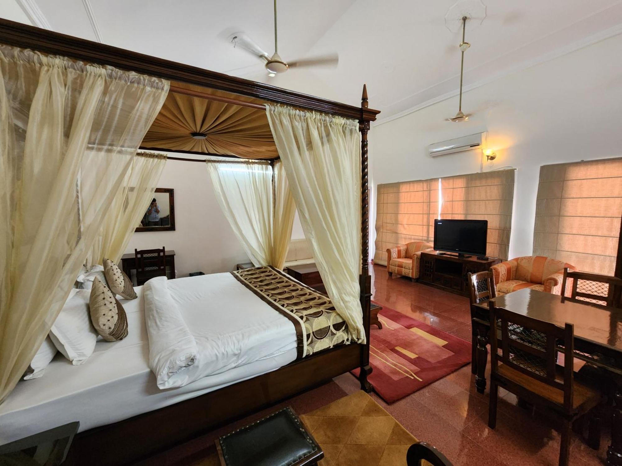 Hotel Royal Ark - Kasauli Bagian luar foto