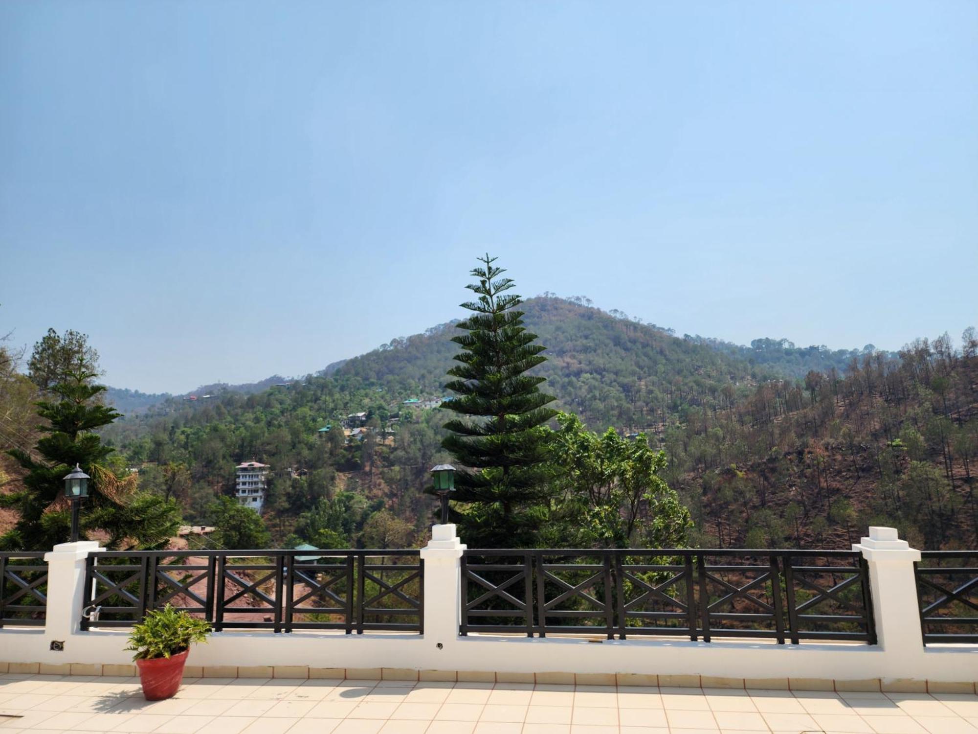 Hotel Royal Ark - Kasauli Bagian luar foto