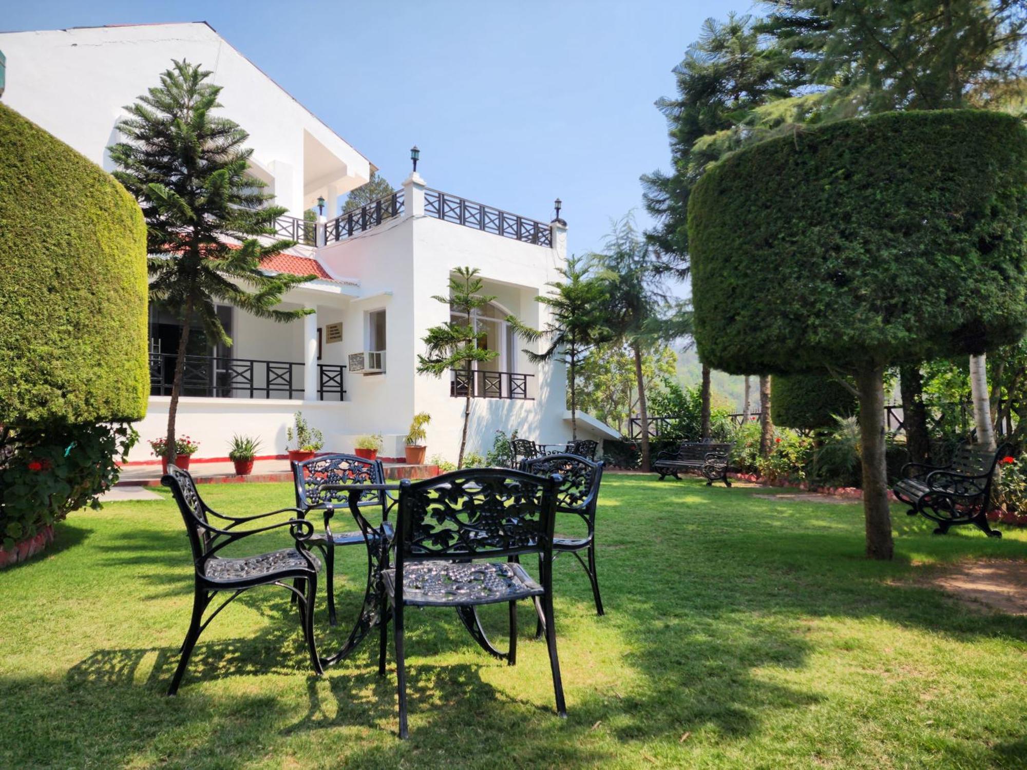 Hotel Royal Ark - Kasauli Bagian luar foto