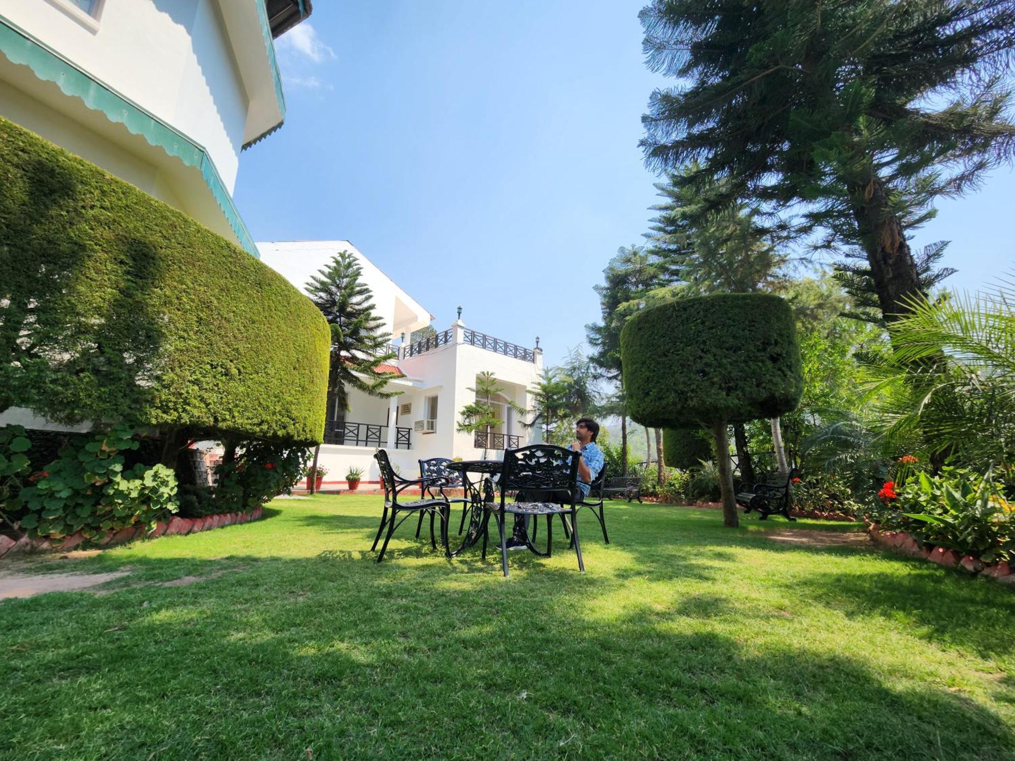 Hotel Royal Ark - Kasauli Bagian luar foto